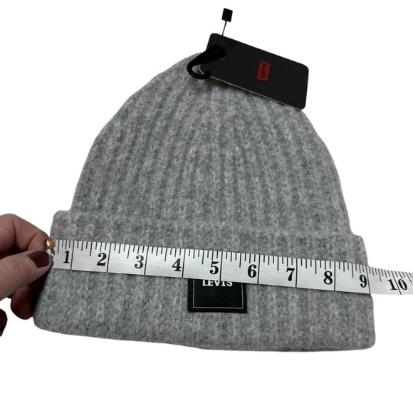 NWT Levis Levi's Jeans Brand Logo Womens Grey  Winter Cuffed Beanie Hat Cap OSFM - Picture 5 of 7